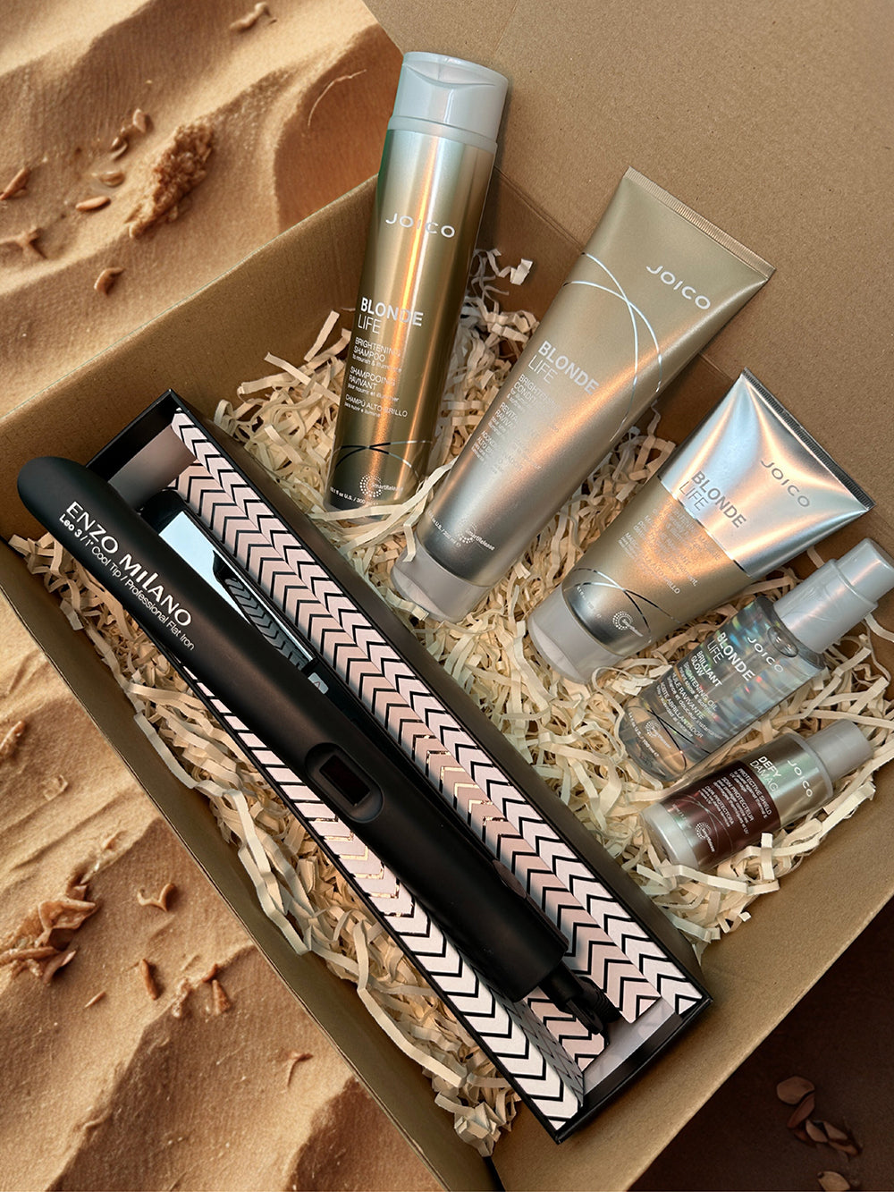 Box reparación cabello con mechas Joico Blonde Life + Plancha Profesional de regalo